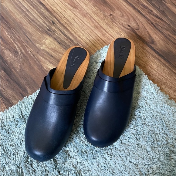 Lisa B Clogs - Picture 2 of 6